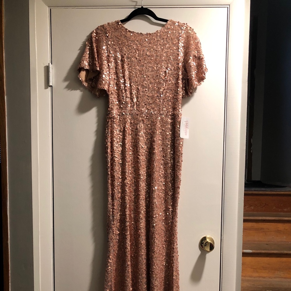 Neesee’s Dress size large. ❤️